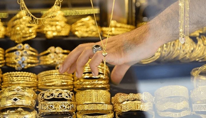 Gold prices witness sharp decline, drop by Rs9,500 per tola