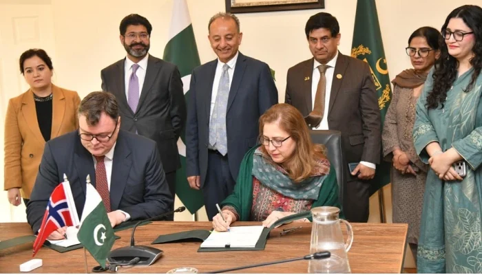 Pakistan signs historic carbon market agreement with Norway under Paris accord