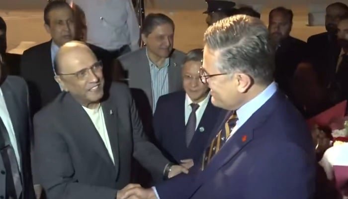 Zardari arrives in China to boost trade ties, advance CPEC