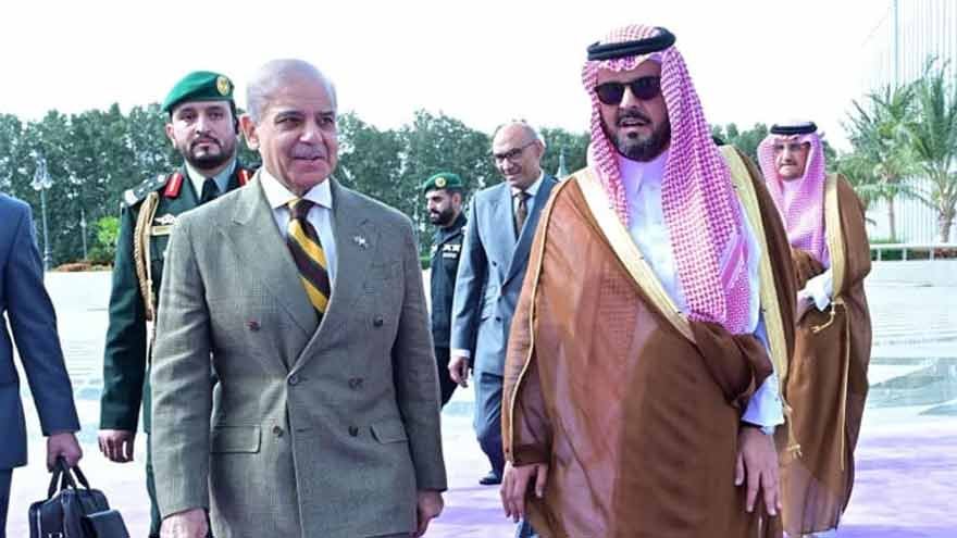 PM Shehbaz arrives in Saudi Arabia on regional diplomacy tour
