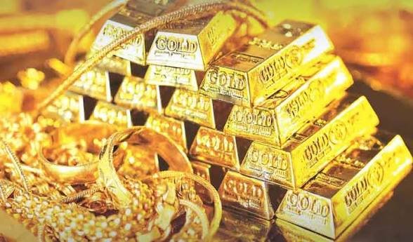 Gold price hikes by Rs.1100 per tola