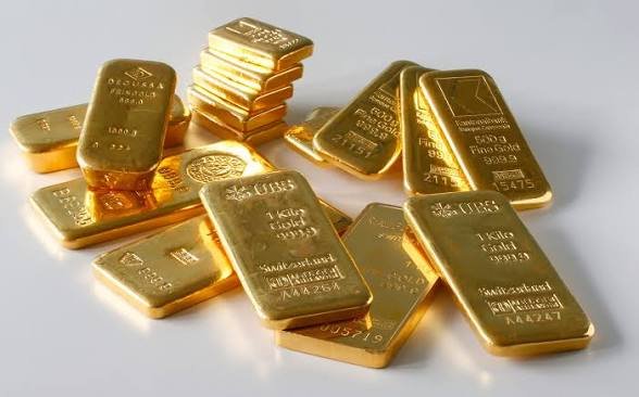 Gold price drops by Rs2900 per tola