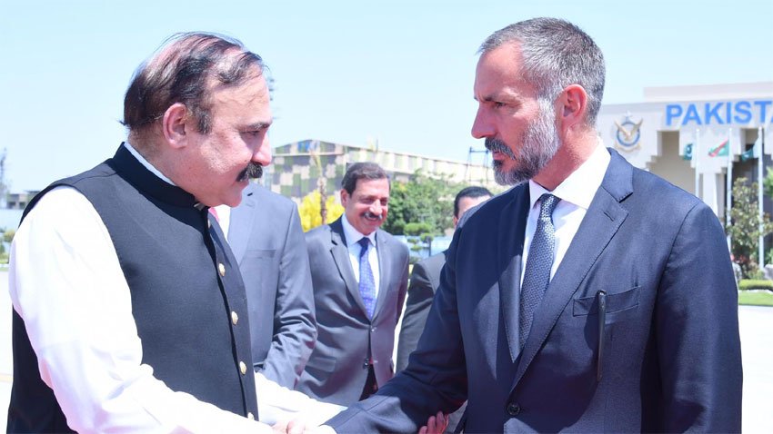 Prince Rahim Aga Khan departs Pakistan after seven-day visit