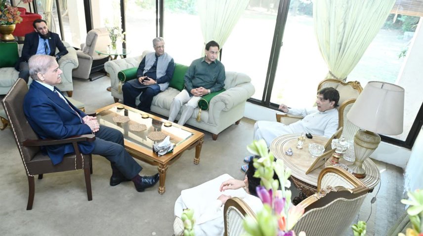 PM Shehbaz visits Chaudhry Nisar, offers condolences over fa